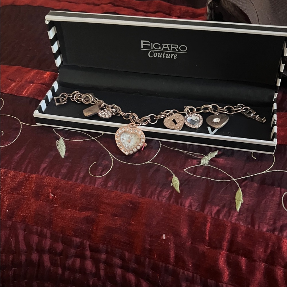 #151 NWOT Figaro Couture Watch Charm Bracelet
